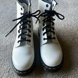 Dr Martens WOMEN'S SMOOTH LEATHER LACE UP BOOTS